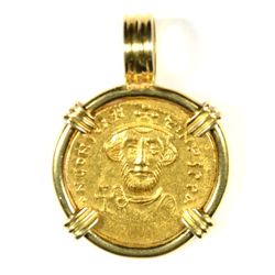 BYZANTINE SOLIDUS IN 18K GOLD MOUNT. TOTAL WEIGHT IS 10.3 GRAMS