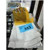 Image 1 : 3 pairs of welding gloves