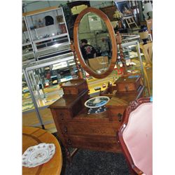 Early 1900s oak barley twist vanity dresser