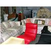 Image 1 : 2pc floral upholstered sofa and loveseat set