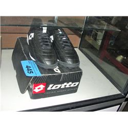 Pair of new lotto size 7.5 soccer shoes