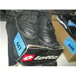 Pair of new lotto size 8 soccer shoes