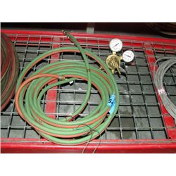 Oxyacetaline hose line with regulator gauge