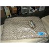 Image 1 : Quiet time deluxe pet bed