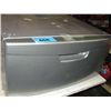 Image 1 : Silver laundry pedastol