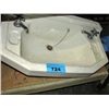 Image 1 : Vintage bathroom sink