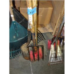 Bundle of 3 garden tools