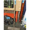 Image 1 : Shop broom