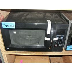 GE black microwave oven