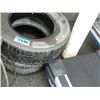 Image 1 : 2 automobile tires