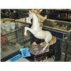 Image 1 : Unicorn figurine