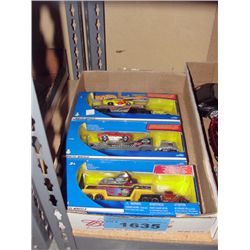 3 hotwheels diecast metal collectors truck sets