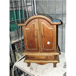 Nicely crafted wooden jewelry box