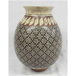 Mata Ortiz Stylized Feather Jar - Luis Ortiz