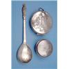 Image 1 : Two silver wafer boxes and a modern silver apostle spoon £100-150...