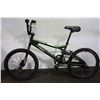 Image 2 : 2 BIKES : GREY NO NAME BMX AND GREEN MORROW BMX BIKE