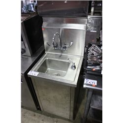 STAINLESS STEEL HAND WASHING SINK