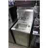 Image 1 : STAINLESS STEEL HAND WASHING SINK