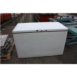 WOODS WHITE CHEST FREEZER