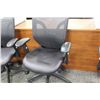 Image 2 : BLACK MESHBACK EXECUTIVE CHAIR