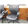 Image 2 : BLACK MESHBACK EXECUTIVE CHAIR