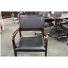 Image 2 : BLACK LEATHER DARK WALNUT FRAMED CLIENT CHAIR