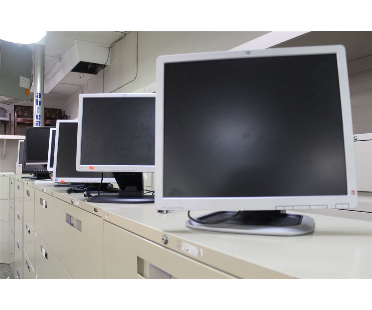 LARGE LOT OF ASSORTED COMPUTER MONITORS