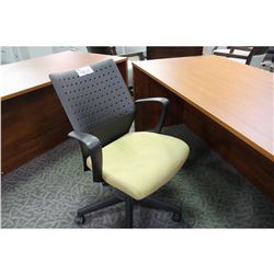 KIELHAUER 'TOM' ERGONOMIC TASK WITH MUSTARD SEAT