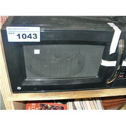 GE black microwave oven