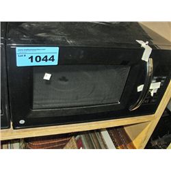 GE black microwave oven