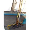 Image 1 : 2 brooms