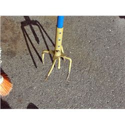 Garden claw