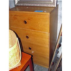 4 drawer wood dresser