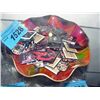 Image 1 : Bowl full of collectable kiss buttons