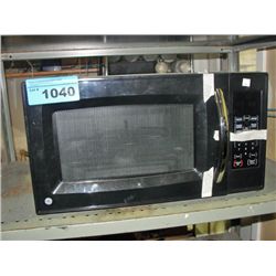 GE black microwave oven