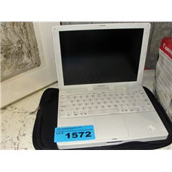 Apple ibook G4 laptop computer