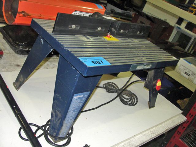 Mastercraft router table with router
