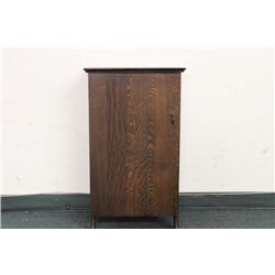 WONDERFUL EDISON QUARTERED OAK CYLINDER CABINET HOLDING