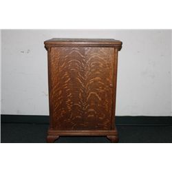GREAT QUARTER SAWN OAK VICTROLA CABINET STAND WITH