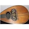 Image 2 : NICE MANDOLIN - MISSING ONE STRING - WITH INLAY
