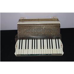 HORNER FULL-SIZE ACCORDION CREAM BLACK AND CHROME WITH
