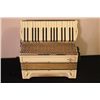 Image 3 : HORNER FULL-SIZE ACCORDION CREAM BLACK AND CHROME WITH