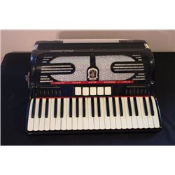 EXCELLENT FULL-SIZE ACCORDION MARKED PAOLO SOPRANI -