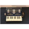 Image 1 : SMALL MADE IN ITALY ACCORDION MARKED 88/29 EXCELLENT