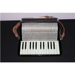 THREE-QUARTER SIZE FRANCINI ACCORDION WITH CASE GOOD