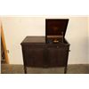 Image 2 : NICE MAHOGANY VICTOR VICTROLA IN EXCELLENT PLAYING