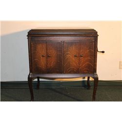 SOLID OAK SIDE-BY-SIDE VICTROLA MUSIC CABINET - NEAR