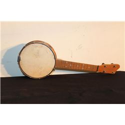 4 STRING BANJO BY U KING - NO STRINGS - BANJO ALL GOOD