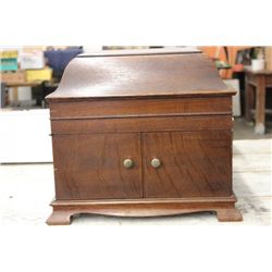 EXCELLENT OAK VICTOR TABLETOP VICTROLA WORKS GREAT 17 X
