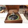 Image 2 : EXCELLENT OAK VICTOR TABLETOP VICTROLA WORKS GREAT 17 X